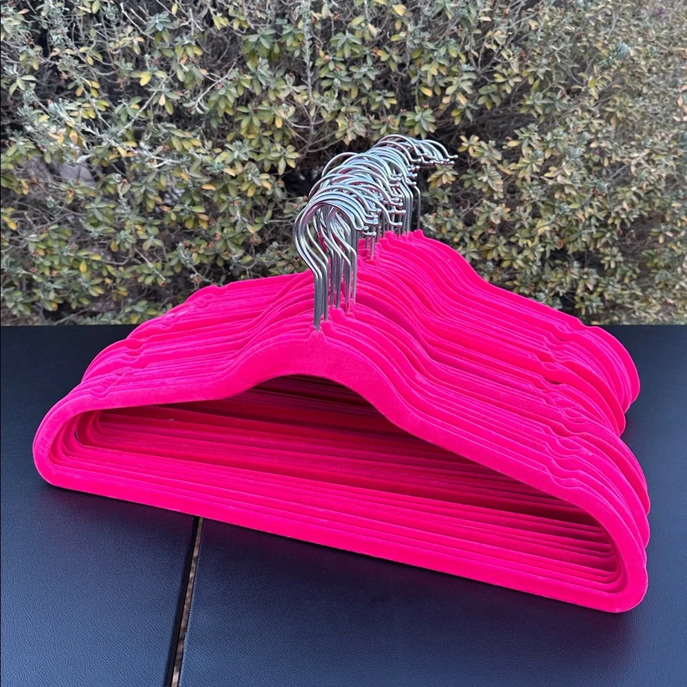 Velvet hangers heavy duty set of 50 count, used-great condition.